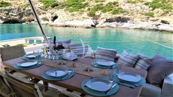 Aft Deck Dining Table