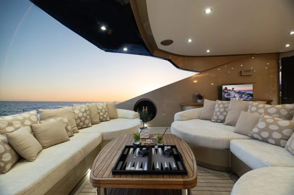 Image of HOKULANI yacht #24