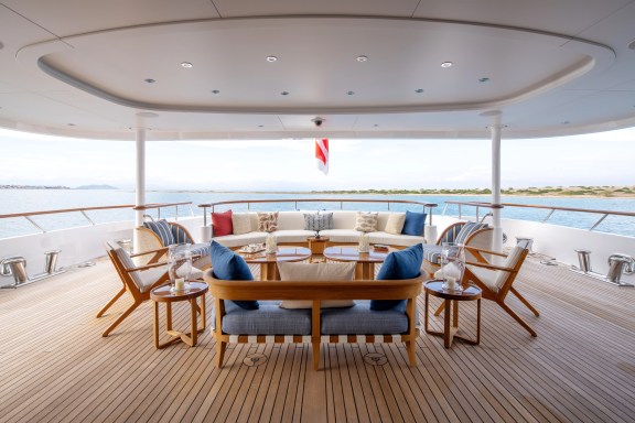 Aft deck seating