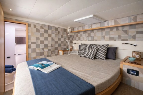 Royal-Flush-Queen-cabin-2