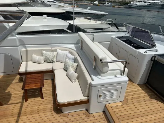 Sundeck seating and observation
