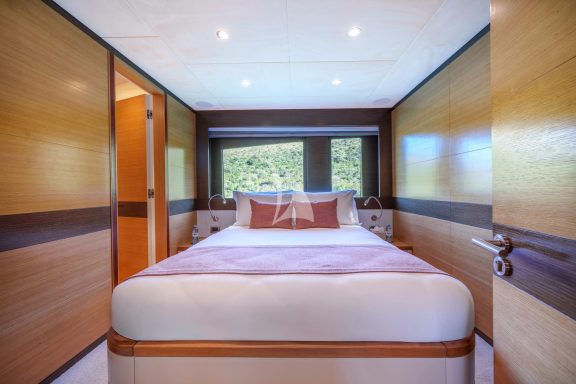 Doubble cabin upper deck