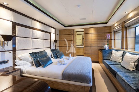 Double cabin