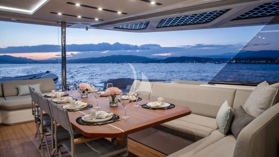 Aft Deck - Dinning Area