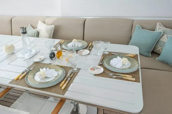 Sundeck dining detail
