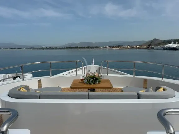 Seating/observation area forward of bridge