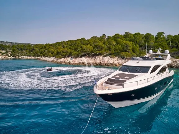 Image of M FIVE yacht #3
