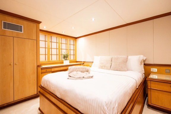 Image of KOKOMO NIGHTS yacht #28