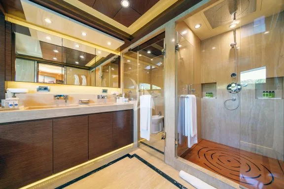 Master cabin en suite