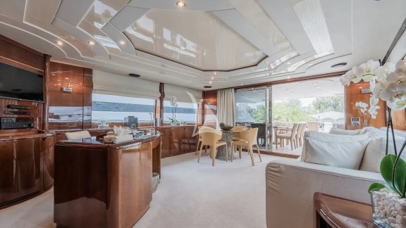Upper deck interior salon