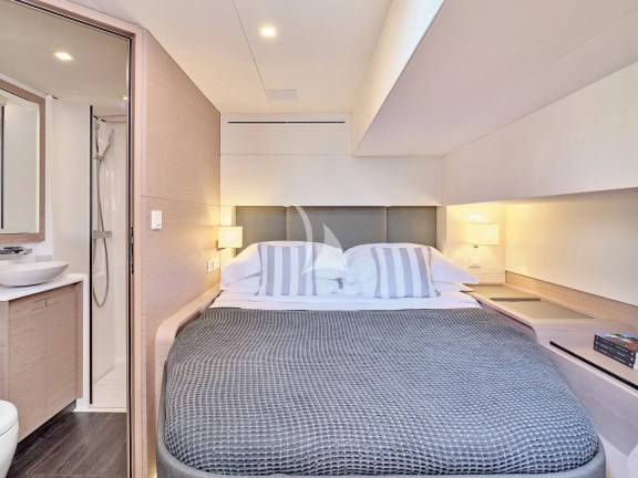 Aft guest cabin