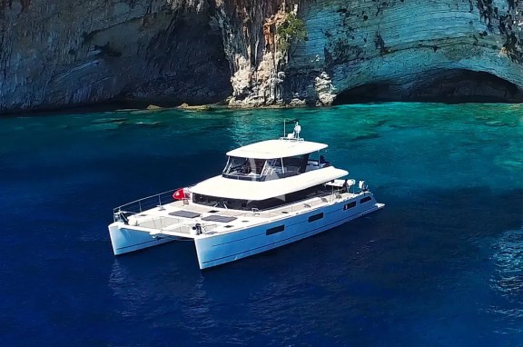 Image of CUTE LITTLE CAT yacht #6