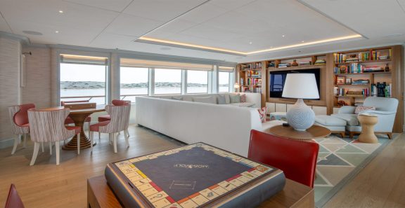 Bridge deck salon