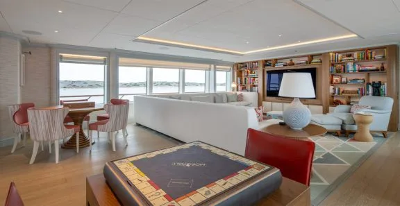 Bridge deck salon