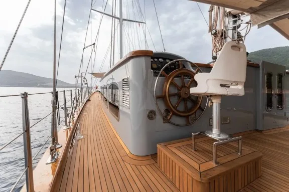Image of LE PIETRE yacht #36