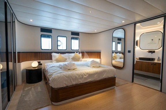 Image of De Love yacht #28