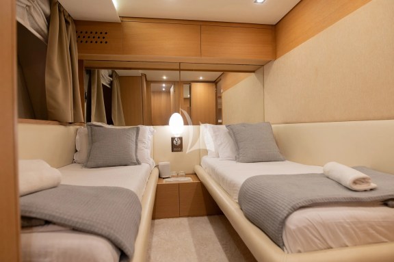 Image of RED ROSE yacht #27