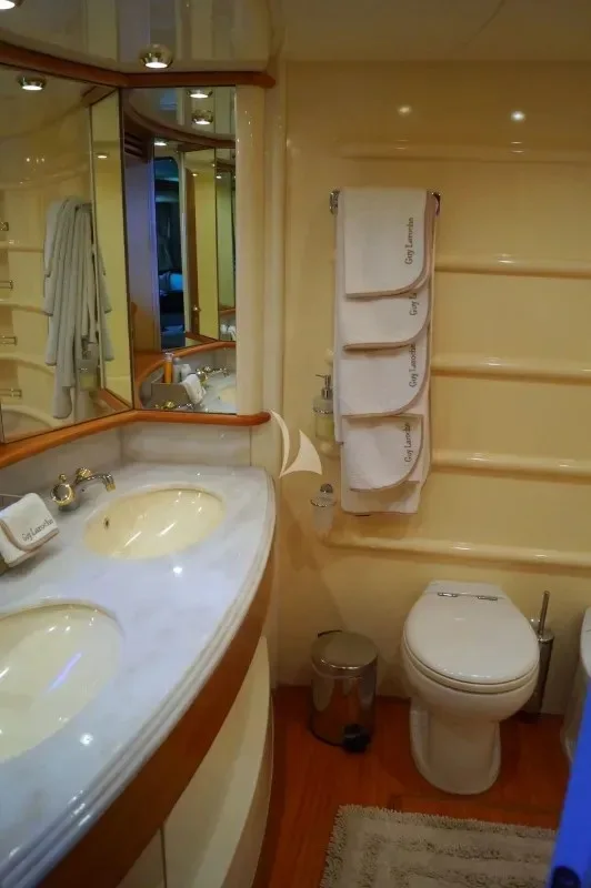 Master Bathroom, exceptionally spacious