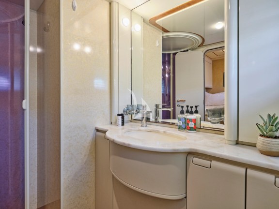 Twin Cabin Bathroom