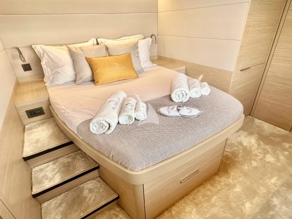 Front port cabin