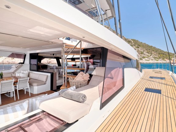 Cockpit lounge
