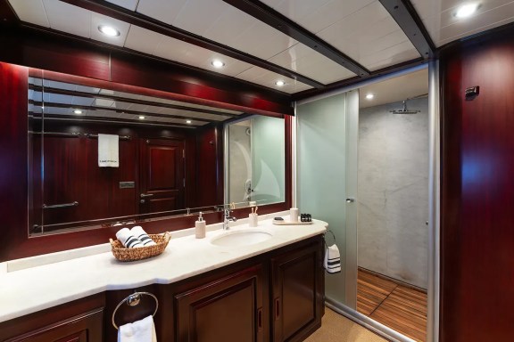Port Twin Cabin Bathroom