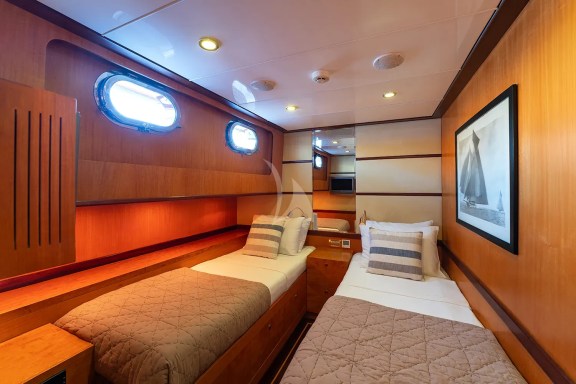 Twin Cabin