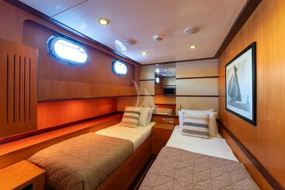 Twin Cabin