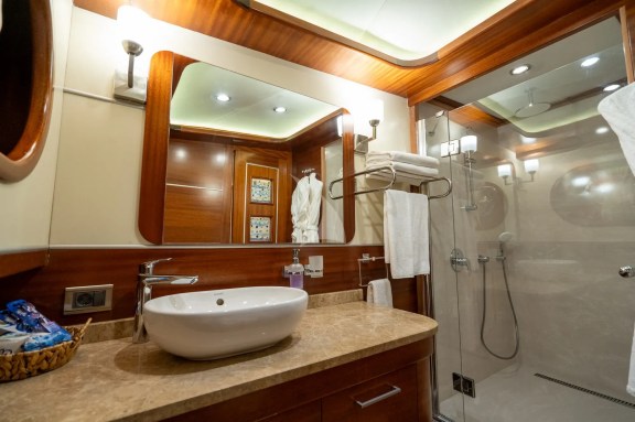 Image of La Bella Vita yacht #33