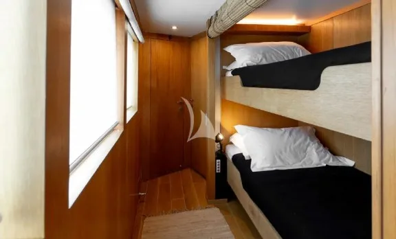 Master Cabin with 2 extra fixed Pullman Berths