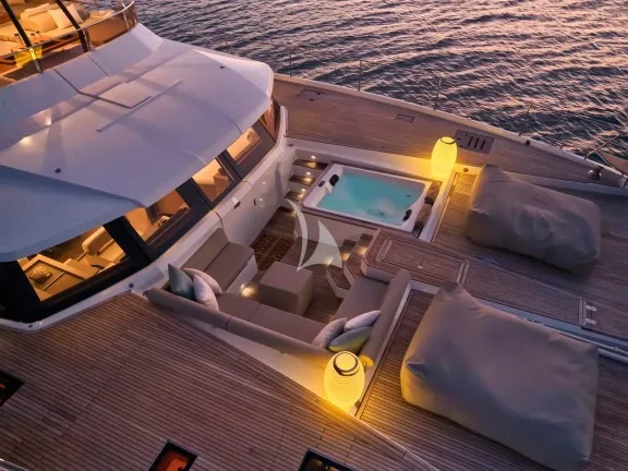 Jacuzzi by night