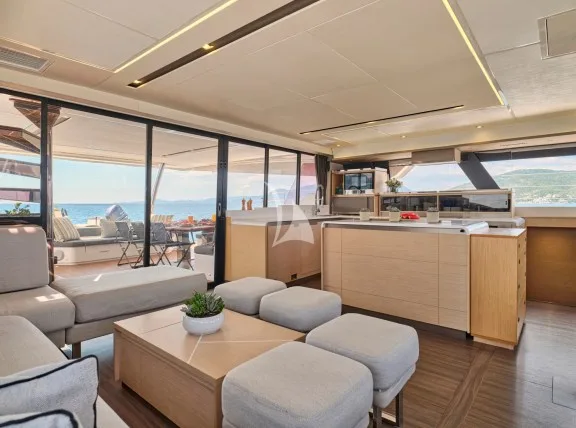 Image of SERENISSIMA yacht #29