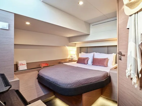 Guest cabin