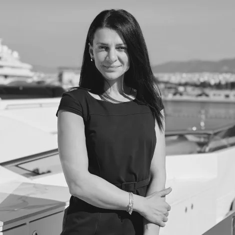 Crew of SHOOTING STAR|Ina Lekka — Chief steward/ess