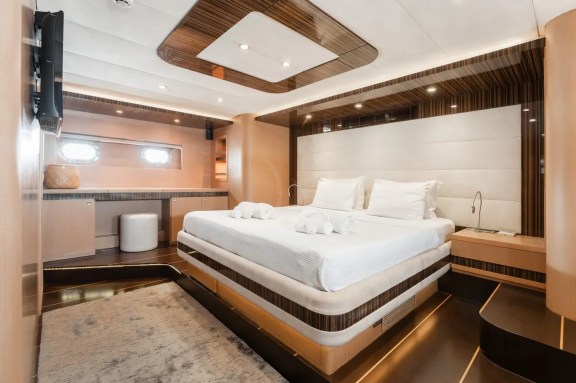 Image of LE PIETRE yacht #13