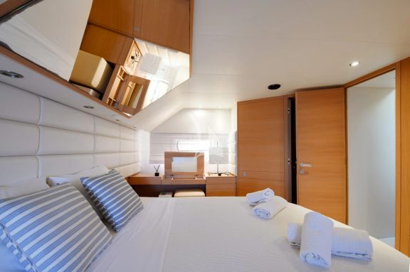Image of BLUEWAVE yacht #17