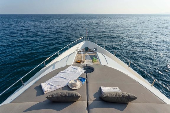 Bow sunbathing area