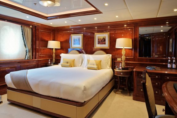 Full beam VIP cabin
