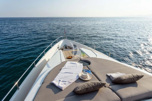 Bow sunbathing area