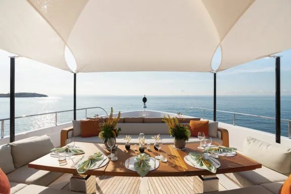 Upper Deck Fore