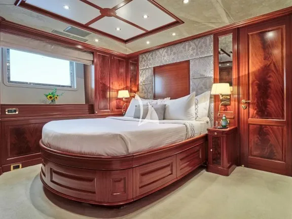 Image of OPTION B yacht #50