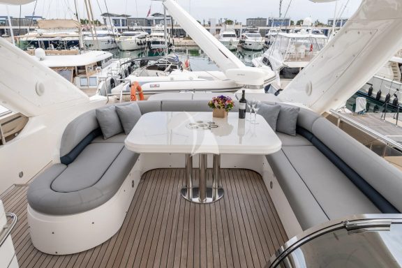 Sundeck dining