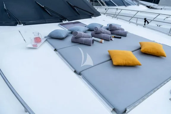 Fore sunbathing area