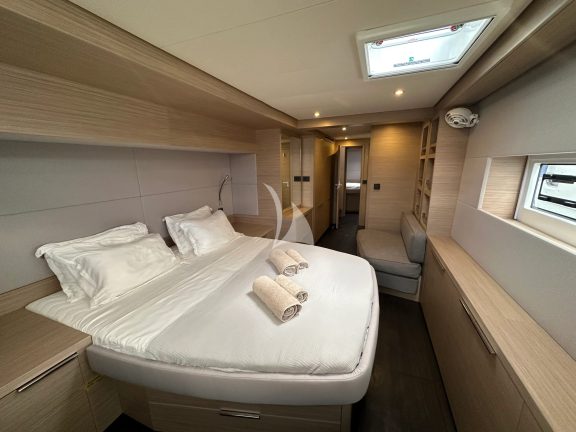 Master cabin with sofa
