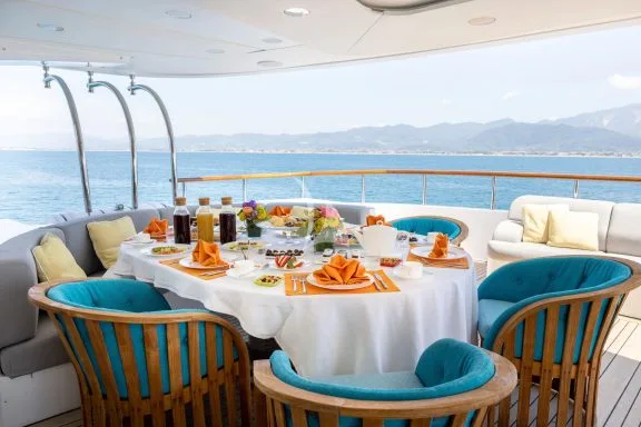 Main deck dinning area