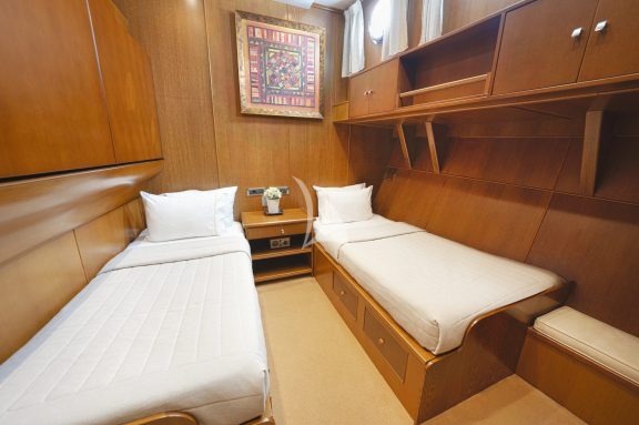 Twin guest Cabin