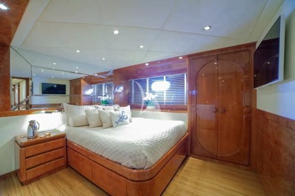 Image of ZOI yacht #10