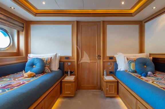 Twin cabin