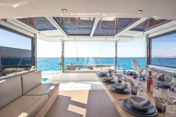 Image of LICENSE TO CHILL yacht #6