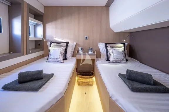 Image of LICENSE TO CHILL yacht #20